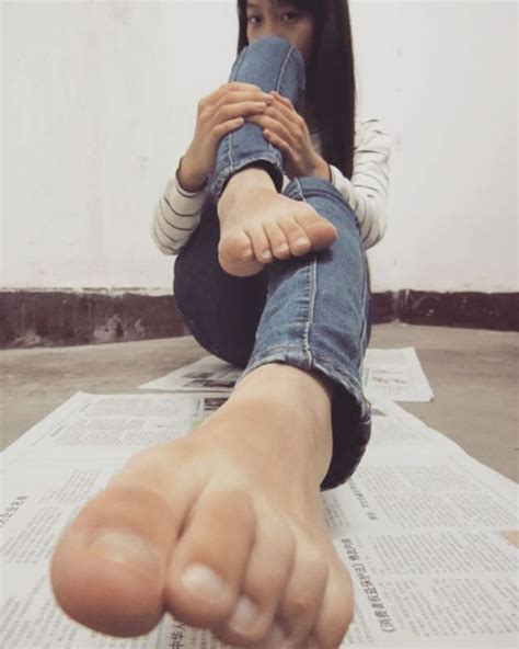 Fetiche de pie adolescente asiático Fotos eróticas y porno