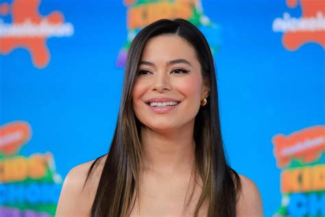 Miranda Cosgrove Reveals Why She Doesnt Drink Or Smoke