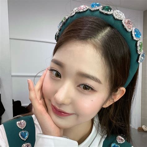 Ive Wonyoung Selca Icon In 2022 Crown Jewelry Jewelry Fashion