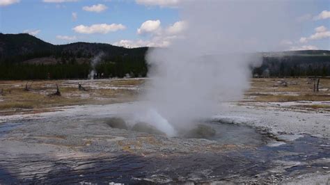 Yellowstone Geyser Eruption At Biscuit Basin Youtube