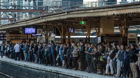 Public Transport Overcrowding New Report Shows Melbournes Pm Peak Getting Worse Herald Sun