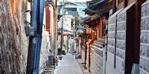 Living The Traditional Way Bukchon Hanok Village This Is Korea Tours