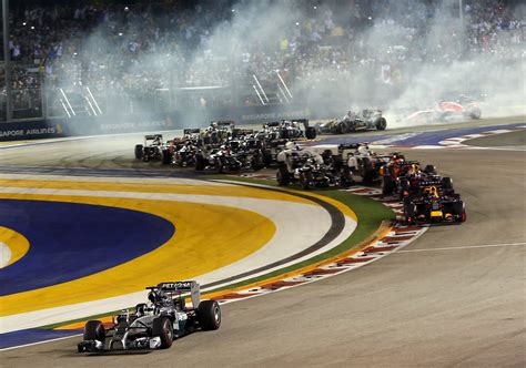 9 Gorgeous Photos From The Formula 1 Singapore Grand Prix For The Win