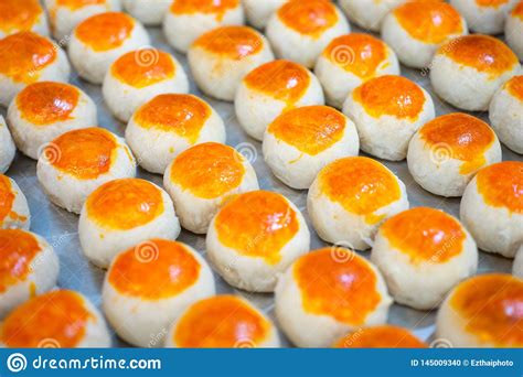 Chinese steamed egg (also known as chinese steamed egg custard) is a healthy breakfast. Thai Dessert And Traditional Chinese Dessert Sweet Filling ...