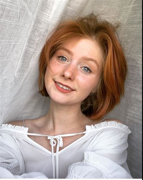 Pin By Deschamps On Redhead Freckles Girl Stunning Redhead Beauty