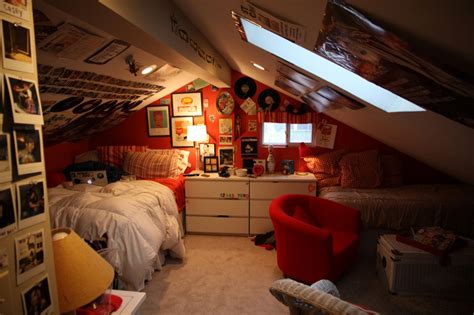 One bedroom with a king size bed and a second bedroom with two double beds with a living room with a half bathroom and dining room. Pin on h o m e