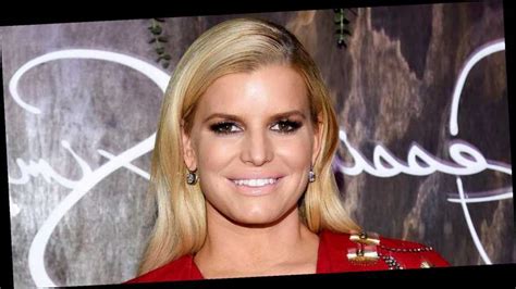 Jessica Simpson Shows Off Lb Weight Loss In Christmas Onesie