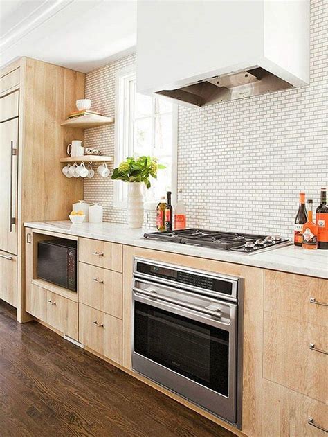 If you can't paint your builder grade oak kitchen, check out these great ideas to update oak kitchen cabinets in other ways! 29 Fantastic Kitchen Backsplash Ideas With Oak Cabinets (5 ...