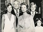 El Principe Rainiero III de Mónaco y su mujer Grace, junto a sus hijos ...