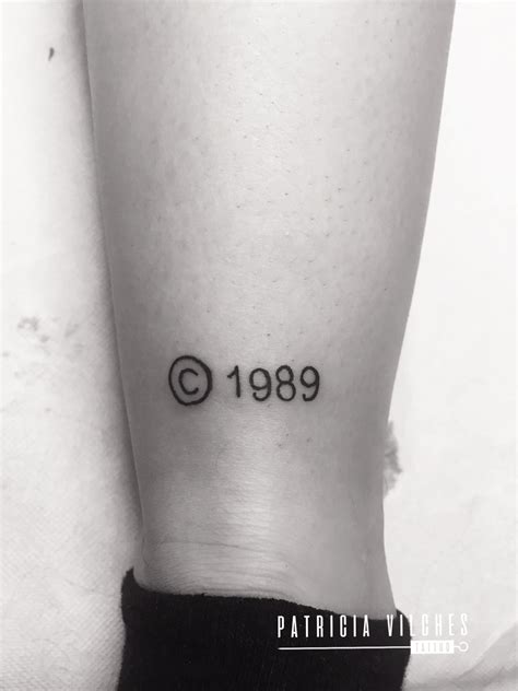 2001 Tornozelo Direito Parte Da Frente Tatuagem Datas Tatuagem