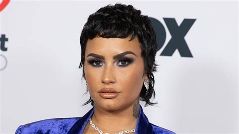 Demi Lovatos Pitch Black Pixie Cut And Baby Bangs Are Back — See