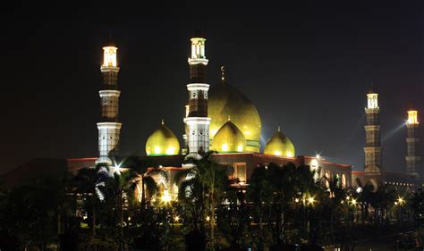 Dian Al Mahri Golden Dome Mosque At Depok Indonesia Flickr