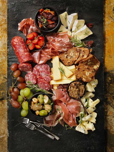 How To Build Your Own Charcuterie Board 12 Tomatoes