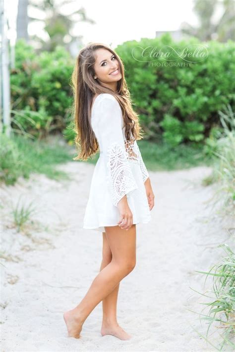 Pin By Mayra Vazquez On Senior Beach Shoot Senior Pictures Girl Poses