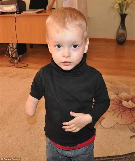 Boy Born Without A Right Hand S Adopted Grandfather Has Same Condition Daily Mail Online