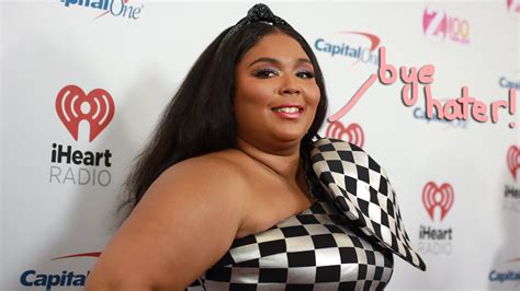 Lizzo Had The Perfect Response To A Body Shamer On Twitter Heres