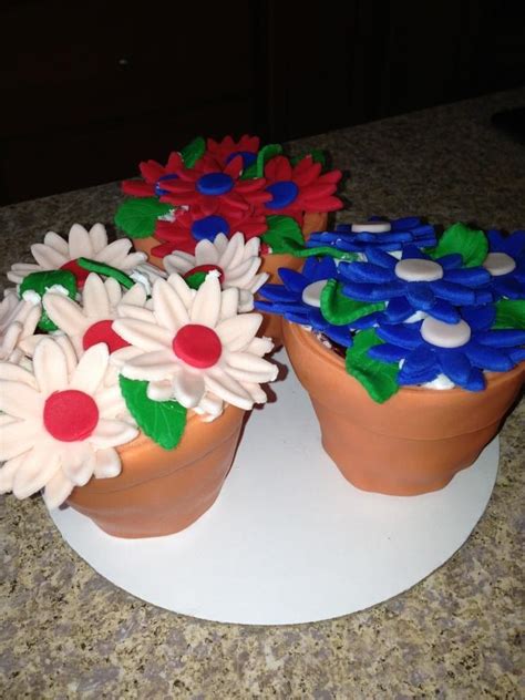 Flower Pot Cupcakes Made With Fondant Flower Pot Cupcakes Fondant