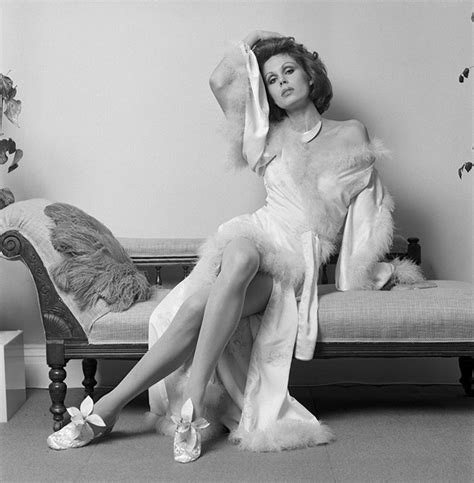 Jl007 Joanna Lumley Iconic Images