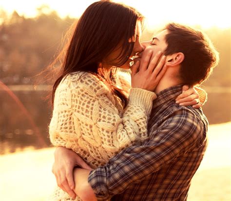 Romantic Couple Kissing Hd Wallpapers Kiss Is The Key To Increasing