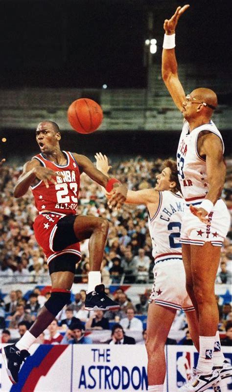 Career In A Year Photos 1989 Mj Kareem In All Star Action At The
