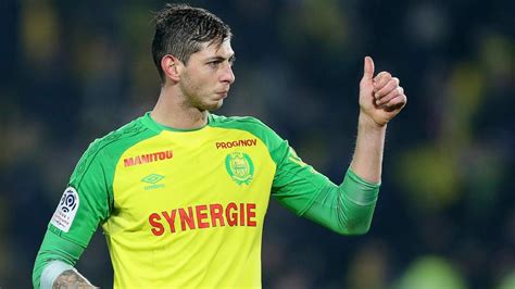 search for argentine soccer player emiliano sala and plane he vanished in resumes in english