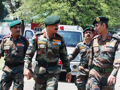 Army Chief Tells Troops To Maintain Maximum Restraint In Kashmir Valley Oneindia News