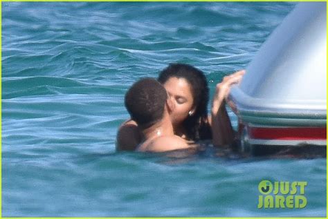 Stephen Curry Goes Shirtless For Beach Vacation With Ayesha Photo