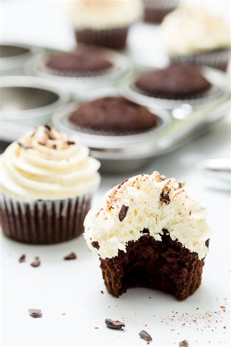 Fluffy Cream Cheese Frosting Cupcake Project