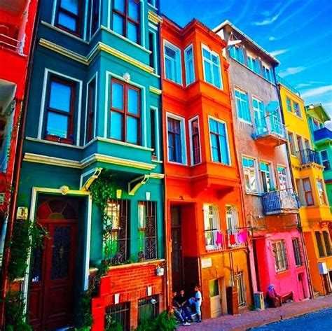 Ramírez dijo que se sabe del paradero de 53 residentes del edificio. Edificios coloridos por el mundo - Friki.net