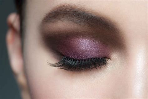 Eye Makeup Tips 7 Ways To Make Your Eyes Pop Readers Digest