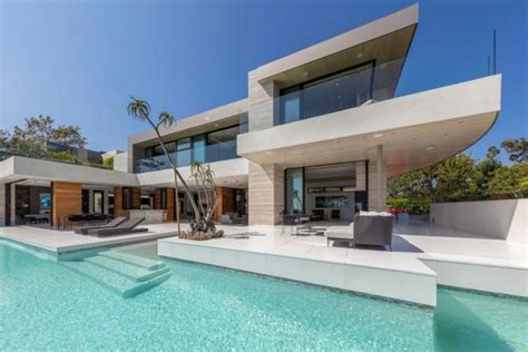 Modern Mansion With Infinity Edge Pool In Beverly Hills 2019 Hgtvs