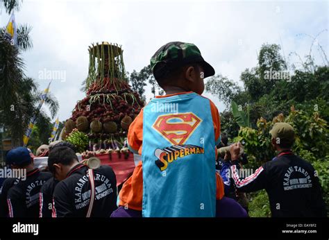 Jombang Indonesia 382014 Durian Mountains Paraded Around The