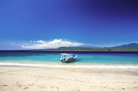Pantai Sire Pesona Cantik Di Nusa Tenggara Barat Nusa Tenggara Barat