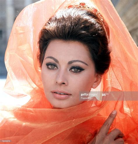 Sofia Loren Classic Actresses Beautiful Actresses Blur Sophia Loren