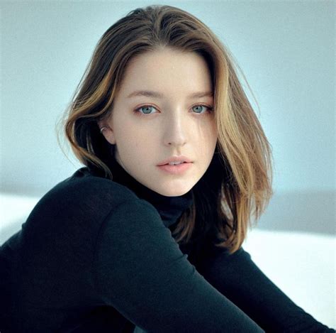 9 pesona angelina danilova model rusia yang namanya bersinar