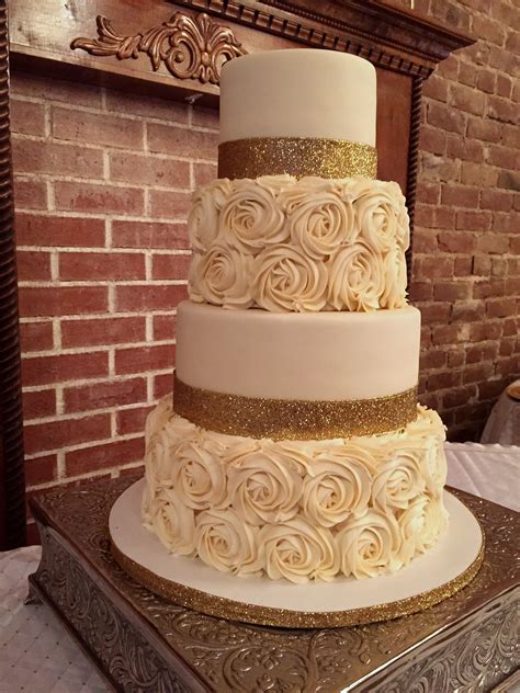Buttercream and fresh flowers wedding cake . Pin on Wedding Cakes
