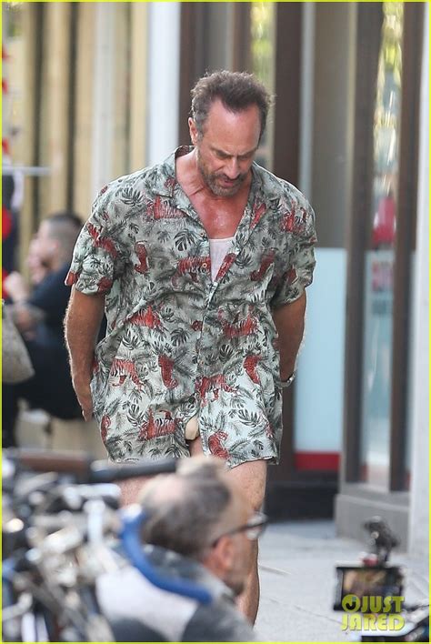 Christopher Meloni Bares His Butt While Pantsless On Set Photo Christopher Meloni