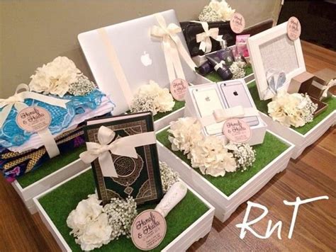 Contohnya jika pihak lelaki memberikan 5 dulang hantaran, pihak perempuan. Barang Hantaran Tunang Yang Simple - BARANG BARU