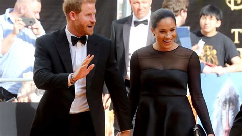 Er lebt mit seiner frau herzogin meghan (39) und sohnemann archie harrison (1) seit vergangenem jahr in los angeles. Das schenkten Prinz Harry und Archie Meghan zum Geburtstag ...