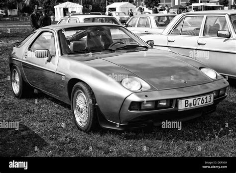Porsche 928 Black And White Stock Photos And Images Alamy