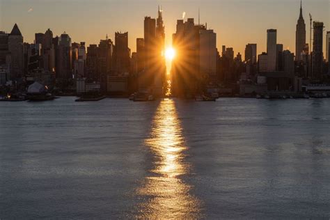 Manhattanhenge Returns Phenomenon Brings Spectacular Sunset To New York