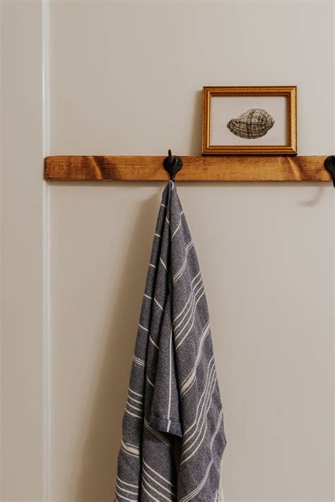 Stylish Diy Wood Towel Rack 8 To Buy Decorhint