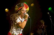 Folha.com - Ilustrada - Vocalista da banda punk The Slits morre aos 48 ...