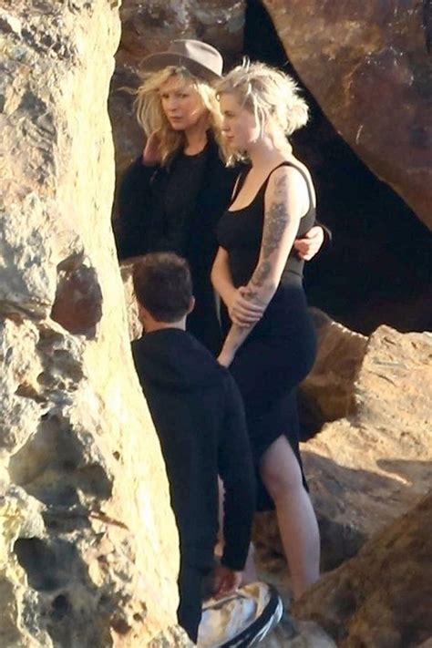 Alec baldwin and kim basinger's daughter ireland says her mum gives her tips. KIM BASINGER and IRELAND BALDWIN on the Set of a Photoshoot in Malibu 02/09/2018 - HawtCelebs
