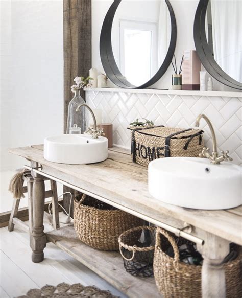 Cette panière en coton est l'indispensable des tables à langer pour y ranger les couches, cotons, liniment, talc et tous autres produits nécessaires il saura aussi être très chic dans votre salle de bain pour mettre vos produits de beauté ou dans votre entrée de maison comme vide poche par exemple. Une déco de salle de bain esprit bohème | Shake My Blog