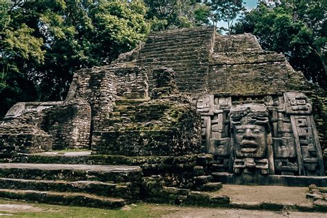 Lamanai In Belize Why You Should Spend A Day At These Mayan Ruins
