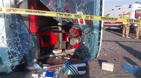 Yolcu otobüsü devrildi 2 ölü 25 yaralı