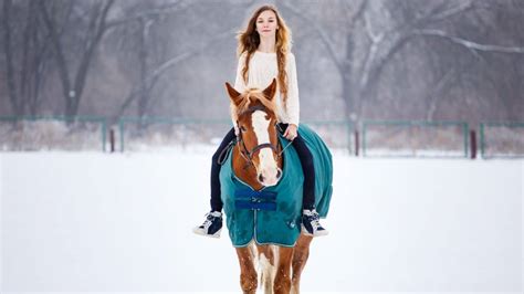 10 Tips For Horseback Riding On Cold Winter Days And In Snow