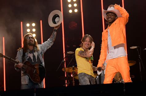 5 Surprise Moments From Cma Fest 2019 Old Town Road New Miranda