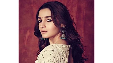 7 major style lessons you can steal from alia bhatt s instagram page vogue india